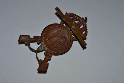 Italian 61 Infantry Regiment hat badge. Missing one lug.