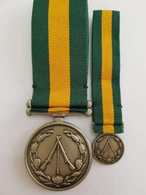 Full size and Miniature SADF Commando Closure Medals with Commandos Bar.