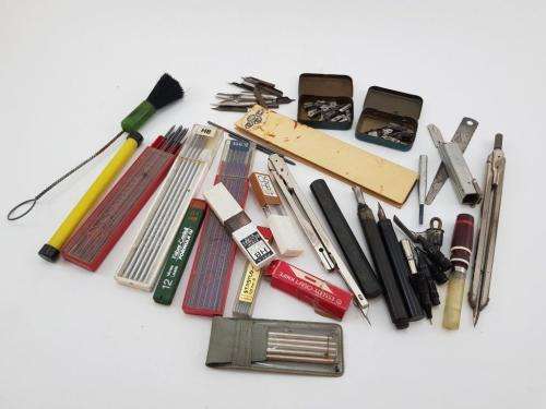 Bunch of old drawing bits and nibs.