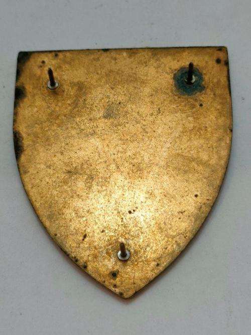 1 SAI Shoulder Flash. Pins intact. Yellow Type