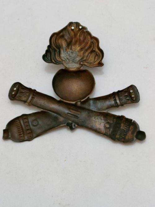 Italian WWII Artillery cap badge. No Wires or lugs.
