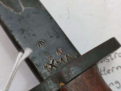 Australian Pattern 1907 Mangrovite Bayonet and sheat with Slazanger grips.