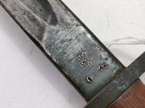 Australian Pattern 1907 Mangrovite Bayonet and sheat with Slazanger grips.