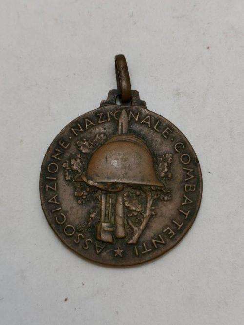 Full Size Italian Medal WWII. Association National Combattants