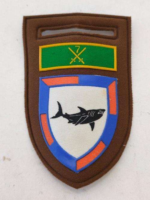 74th South African Infantry Brigade tupper shoulder flash with 7 Div Command bar. Pin intact.