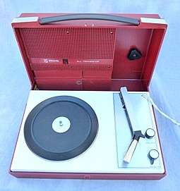 WOW>>> VINTAGE TRANSPORTABLE TURN TABLE,RUNNING! " PHILIPS. ALL TRANSISTOR "