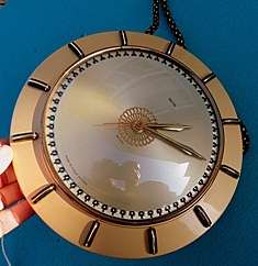 MID CENTURY GOLDEN TONE ELECTRIC SMITH CLOCK, LOVELY DETAIL.WORKING.