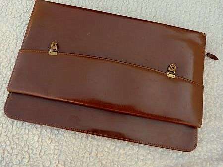 VINTAGE GENUINE LEATHER BRIEFCASE IN EXCELLENT CONDITION