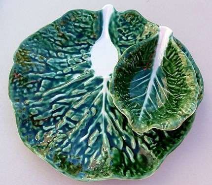 STUNNING VINTAGE SECIA CABBAGE LEAF SET. SERVING AND DIP. PORTUGAL.MAJOLICA