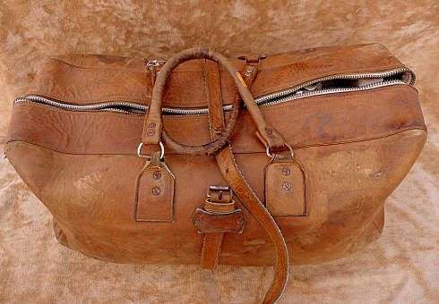 REAL VINTAGE TRAVELBAG  (SHIP OR AEROPLANE EXPERIENCE..) GENUINE LEATHER