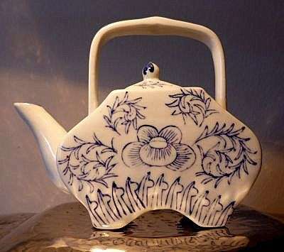 SMALL OLD HANDPAINTED TEAPOT, EXCELLENT CONDITION