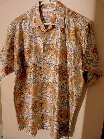 AS NEW, THAI SILK MEN SHIRT,NICE COLOURS AND STUNNING QUALITY. SIZE XL