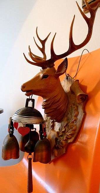 PURE VINTAGE! SWISS DOORBELL. DEERHEAD WITH COWBELLS