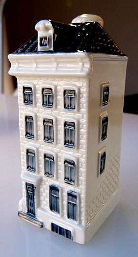 Blue Delfts BOLS.KLM DECANTER. FULL AND SEALED.  No 74. EXCELLENT