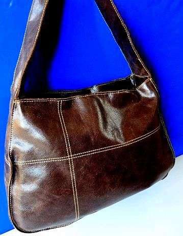 GENUINE LEATHER BAG IN EXCELLENT CONDITION,CHOCOLATE BROWN, LIGHT AND SOFT. BUSBY