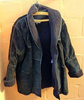VINTAGE, BLACK GENUINE SUEDE JACKET, ITALIAN DESIGN, CLAUDIO GINETTI. WARM AND STYLISH. SIZE 18