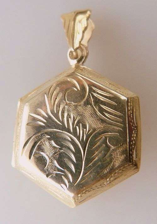 BEAUTIFUL! GENUINE STERLING SILVER LOCKET, VINTAGE .EXCELLENT CONDITION