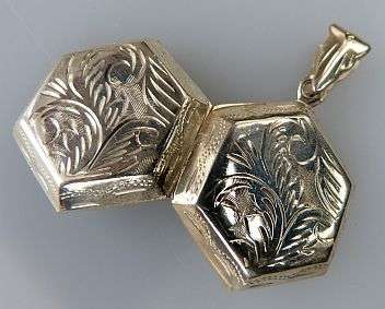 BEAUTIFUL! GENUINE STERLING SILVER LOCKET, VINTAGE .EXCELLENT CONDITION