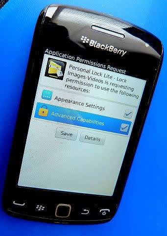 BLACKBERRY CURVE WITH BOX. EXCELLENT WORKING.