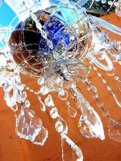 IMPRESSIVE 12 ARM CHANDELIER. BEAUTIFUL!