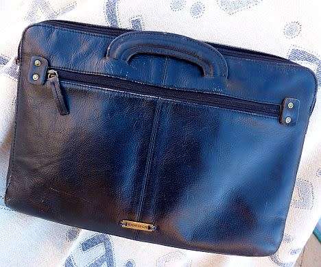 "HIDESIGN"  VINTAGE SATCHEL, for SIZE A4 plus.GENUINE BLACK LEATHER fit files or laptop. UNISEX