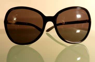 PRADA, ITALIAN LADIES SUNGLASSES.  COMFY AND SUPERLIGHT FIT, STUNNING DESIGN !