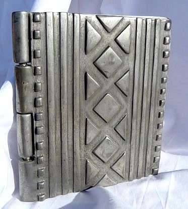 CARROL BOYES SOLID COVER.STYLISH AND USEFUL.