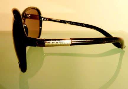 PRADA, ITALIAN LADIES SUNGLASSES.  COMFY AND SUPERLIGHT FIT, STUNNING DESIGN !