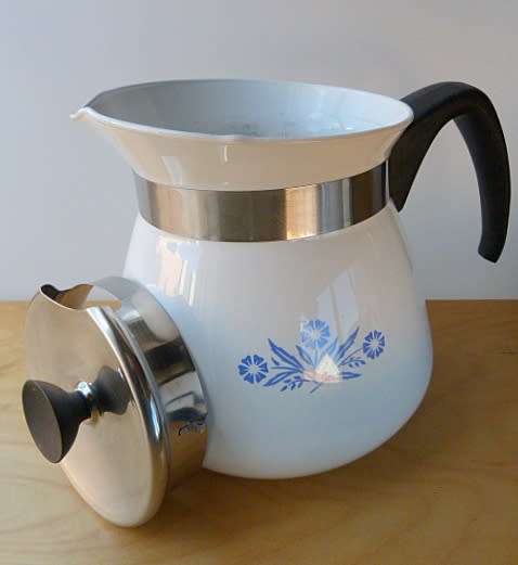 CORNING WARE, BIG POT WITH LID.8 CUPS