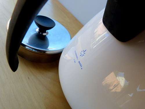 CORNING WARE, BIG POT WITH LID.8 CUPS