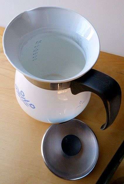 CORNING WARE, BIG POT WITH LID.8 CUPS