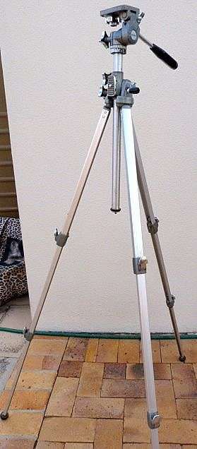 VELBON TRIPOD WITH PROFESSIONAL HEAD FOR TWO CAMERAS