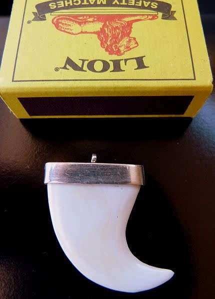 CARVED PENDANT IN STERLING SILVER. SHAPE OF A LIONS CLAW. IMPRESSIVE  PIECE