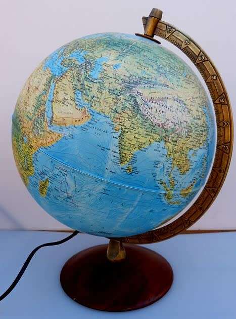 nova RICO .FLORENCE. VINTAGE GLOBE-ILLUMINATED. BRASS.WOODEN STAND