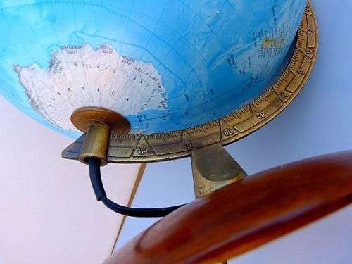 nova RICO .FLORENCE. VINTAGE GLOBE-ILLUMINATED. BRASS.WOODEN STAND