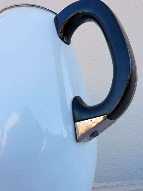 VINTAGE PERCULATOR, WHITE ENAMEL WITH BLACK HANDLE. CLASSY!