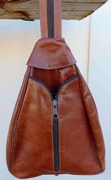 EXQUISITE TAN LEATHER RUCKSACK / SHOULDERBAG. SEE OPTIONS