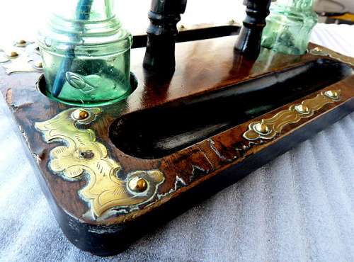 ANTIQUE INK SET WITH INKBOTTLES AND A PEN