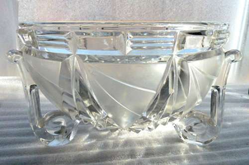 ARD DECO GLASS BOWL ON FEET, BEAUTIFUL PIECE