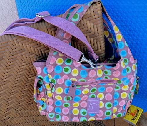 STUNNING, ORIGINAL KIPLING BAG, GROSS OVER OPTIONAL HANDLE. STYLISH BAG