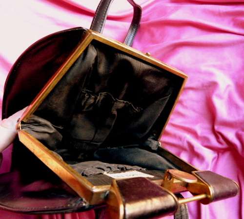 ART DECO ELEGANT HAND BAG, GENUINE LEATHER, STUNNING PIECE...