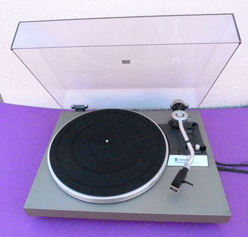 "TECHNICS " TURNTABLE. SL-20. F-G-SERVO. FOR VINYLS