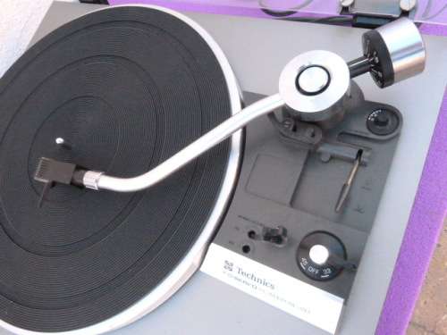 "TECHNICS " TURNTABLE. SL-20. F-G-SERVO. FOR VINYLS