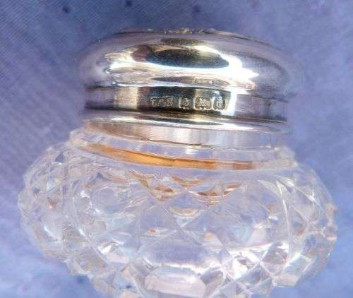 1901.EXQUISITE CRYSTAL BOX WITH ORNATE SOLID SILVER LID.VICTORIAN BEAUTY IN  EXCELLENT CONDITION!