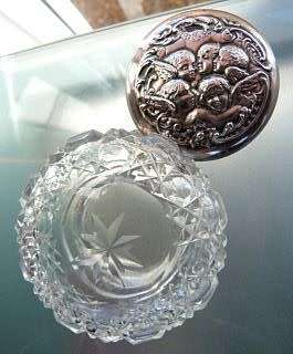 1901.EXQUISITE CRYSTAL BOX WITH ORNATE SOLID SILVER LID.VICTORIAN BEAUTY IN  EXCELLENT CONDITION!