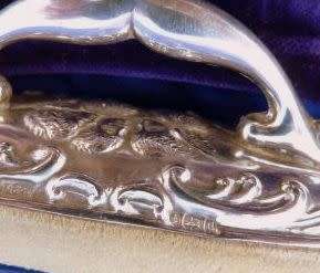 LOVELY DECORATED VICTORIAN GENUINE SILVER NAIL BUFFER,1901. 10 cm LONG. ALSO GREAT AS DISPLAY