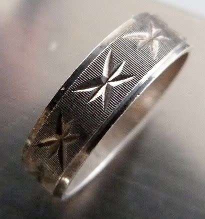 VINTAGE STERLING SILVER RING