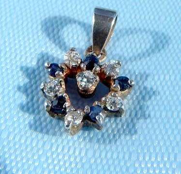 VINTAGE PENDANT, STUNNING SET IN SOLID STERLING SILVER. AS NEW