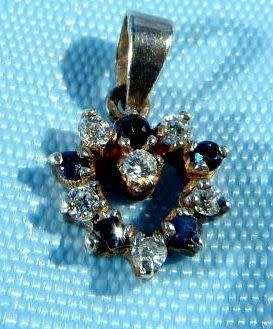 VINTAGE PENDANT, STUNNING SET IN SOLID STERLING SILVER. AS NEW