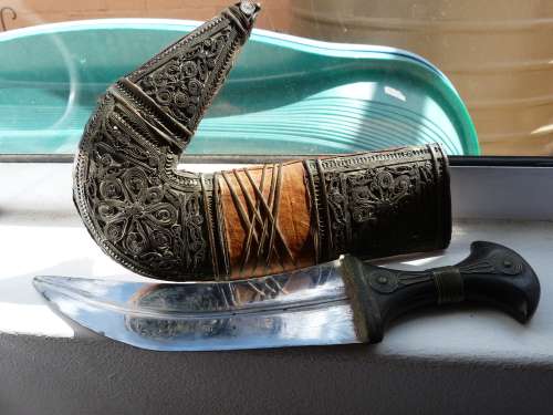 ORIENTAL SWORD IN SCABBORD,HIGHLY DECORATED.  GENUINE LEATHER